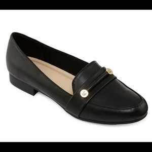 Liz Claiborne Trish Loafer (Black)